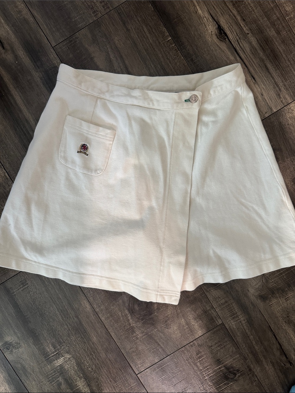 Tommy Hilfiger Vintage White Skort with Lions Embroidered Lions Crest Logo Med
